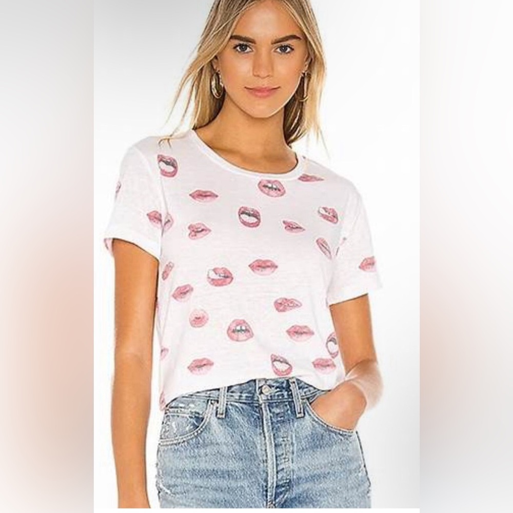 Chaser lip tee